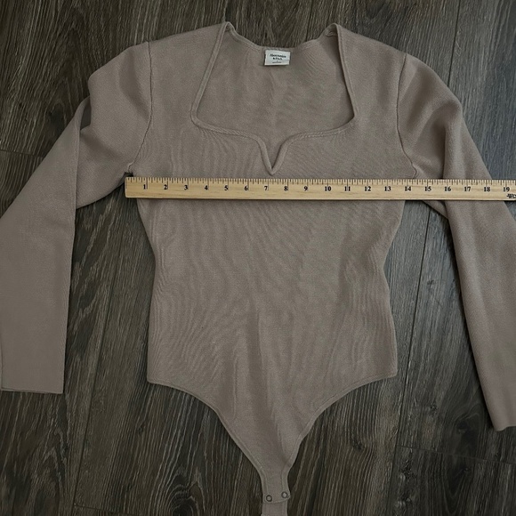 Abercrombie & Fitch long sleeve sweetheart neckline bodysuit size Small - Picture 3 of 5